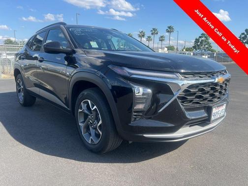 Mosaic Black Metallic 2024 Chevrolet Trax LT