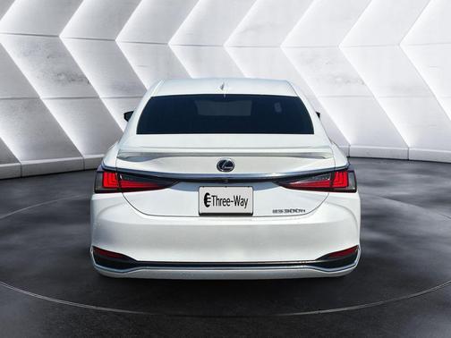White Pearl 2020 Lexus ES 300h Base