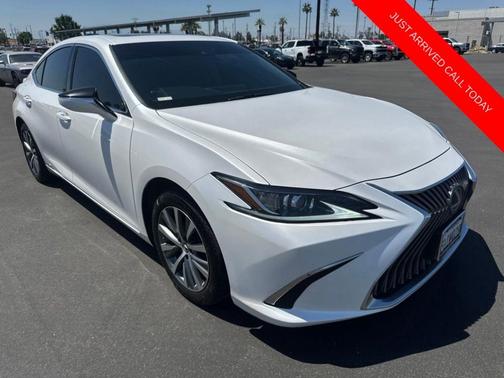 White Pearl 2020 Lexus ES 300h Base
