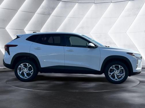 Summit White 2026 Chevrolet Trax LS