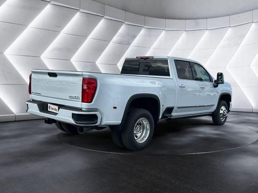 Polar White 2026 Chevrolet Silverado 3500 High Country