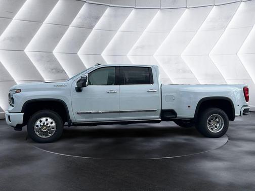 Polar White 2026 Chevrolet Silverado 3500 High Country