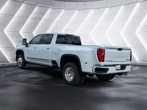 Polar White 2026 Chevrolet Silverado 3500 High Country