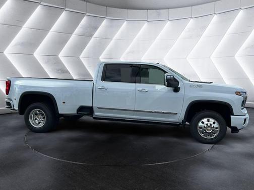 Polar White 2026 Chevrolet Silverado 3500 High Country