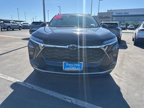 Mosaic Black Metallic 2026 Chevrolet Trax LT