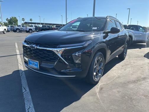 Mosaic Black Metallic 2026 Chevrolet Trax LT