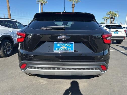 Mosaic Black Metallic 2026 Chevrolet Trax LT