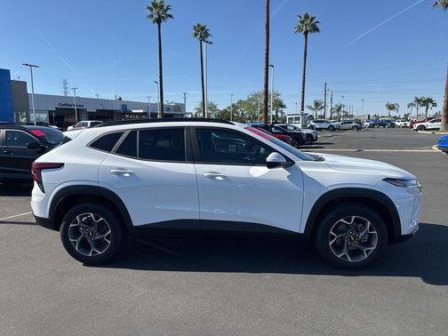 Summit White 2026 Chevrolet Trax LT