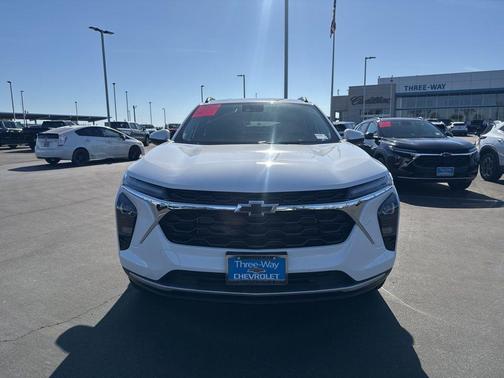 Summit White 2026 Chevrolet Trax LT