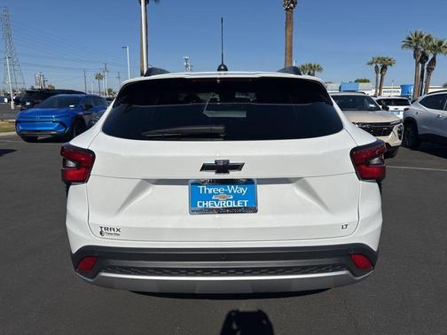 Summit White 2026 Chevrolet Trax LT