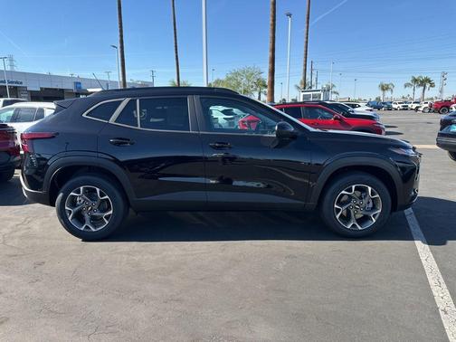 Mosaic Black Metallic 2026 Chevrolet Trax LT