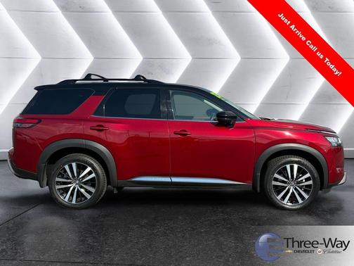 2023 Nissan Pathfinder Platinum