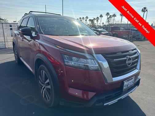2023 Nissan Pathfinder Platinum