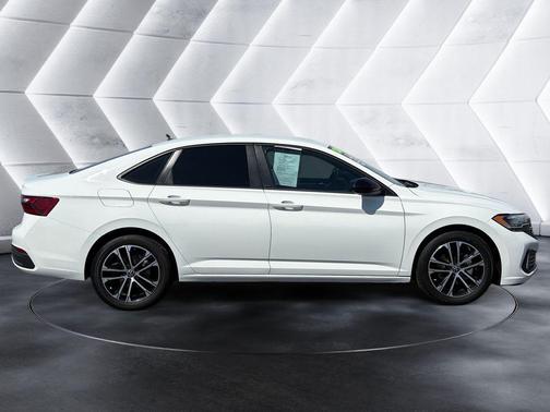 Pure White 2024 Volkswagen Jetta 1.5T Sport