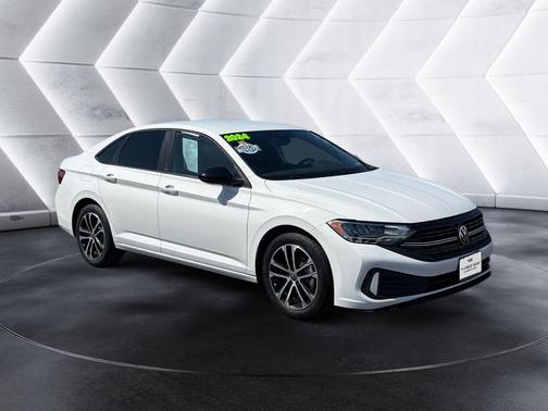 Pure White 2024 Volkswagen Jetta 1.5T Sport