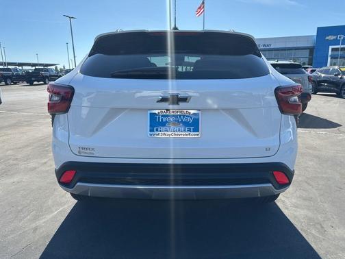 Summit White 2026 Chevrolet Trax LT