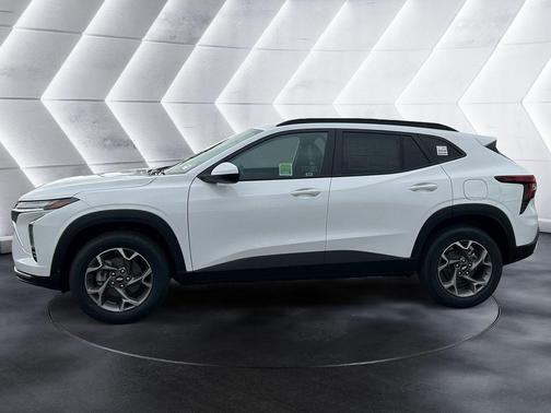 Summit White 2026 Chevrolet Trax LT