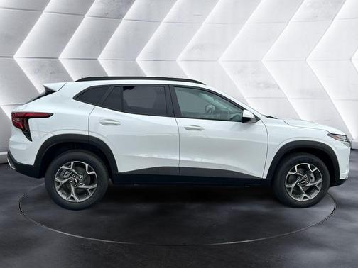 Summit White 2026 Chevrolet Trax LT
