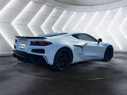 Arctic White 2026 Chevrolet Corvette Z06
