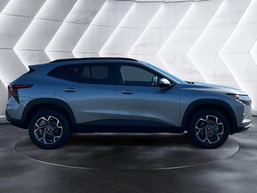 Sterling Gray Metallic 2026 Chevrolet Trax LT