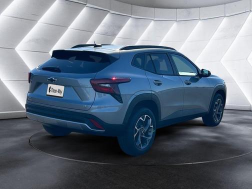 Sterling Gray Metallic 2026 Chevrolet Trax LT