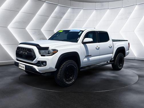 Super White 2018 Toyota Tacoma TRD Off Road