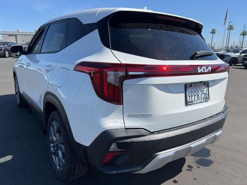 Snow White Pearl 2025 Kia Seltos LX
