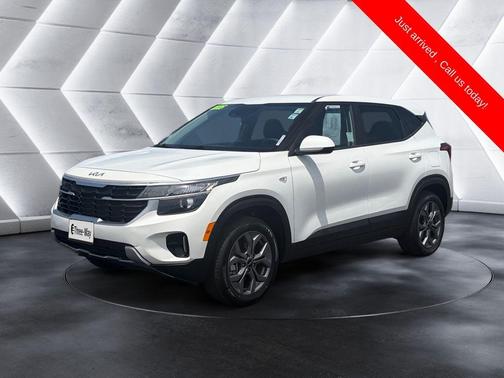 Snow White Pearl 2025 Kia Seltos LX
