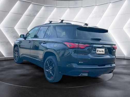 Mosaic Black Metallic 2023 Chevrolet Traverse Premier