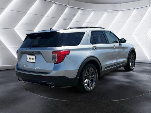 Silver Metallic 2021 Ford Explorer XLT