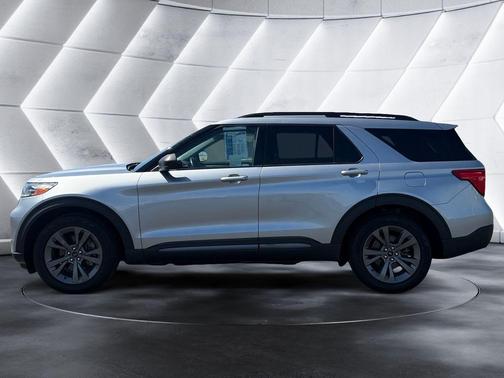 Silver Metallic 2021 Ford Explorer XLT