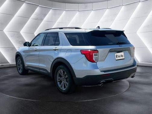 Silver Metallic 2021 Ford Explorer XLT