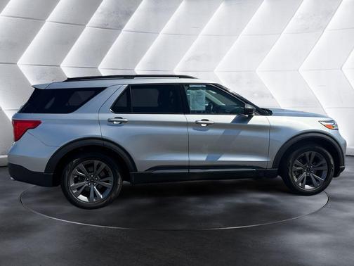 Silver Metallic 2021 Ford Explorer XLT