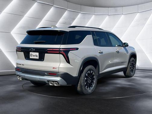 Sandstone Gray 2026 Chevrolet Traverse Z71