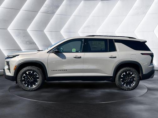 Sandstone Gray 2026 Chevrolet Traverse Z71