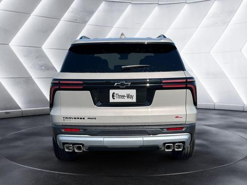 Sandstone Gray 2026 Chevrolet Traverse Z71
