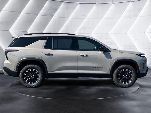 Sandstone Gray 2026 Chevrolet Traverse Z71