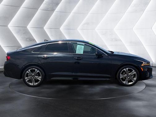 Ebony Black 2022 Kia K5 EX