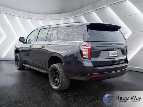 2023 Chevrolet Suburban RST