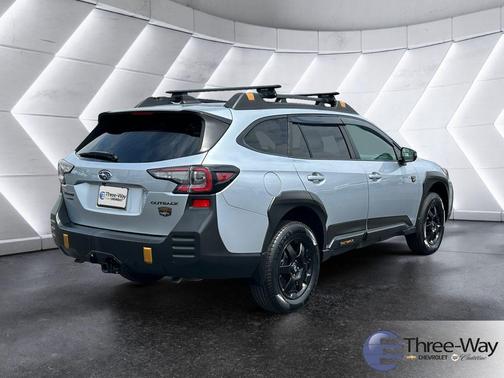 Ice Silver Metallic 2022 Subaru Outback Wilderness