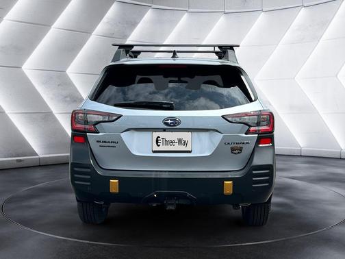 Ice Silver Metallic 2022 Subaru Outback Wilderness