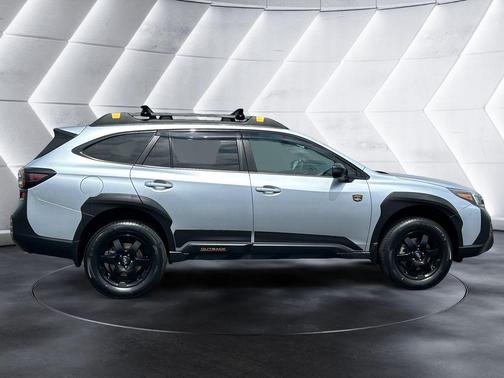 Ice Silver Metallic 2022 Subaru Outback Wilderness