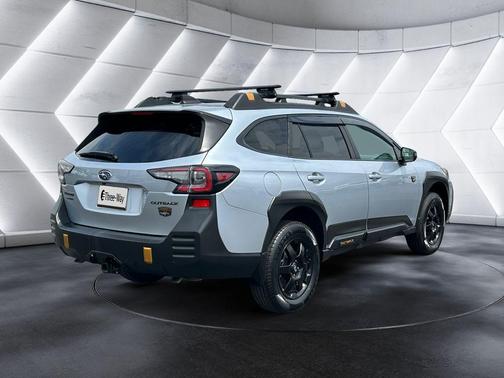Ice Silver Metallic 2022 Subaru Outback Wilderness