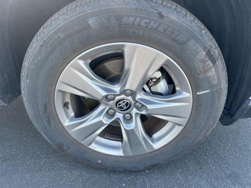 Summit White 2025 Toyota RAV4 XLE