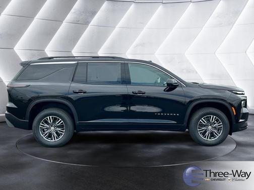Mosaic Black Metallic 2026 Chevrolet Traverse LT