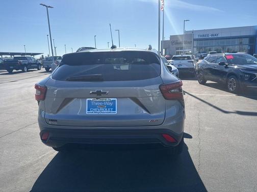 Sterling Gray Metallic 2026 Chevrolet Trax 2RS