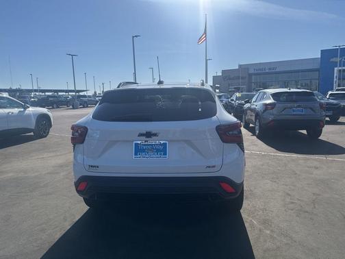 Summit White 2026 Chevrolet Trax 2RS