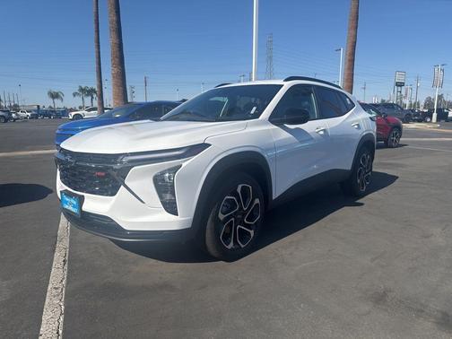 Summit White 2026 Chevrolet Trax 2RS