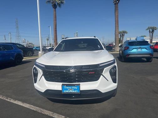 Summit White 2026 Chevrolet Trax 2RS