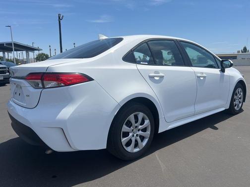 Ice 2023 Toyota Corolla LE